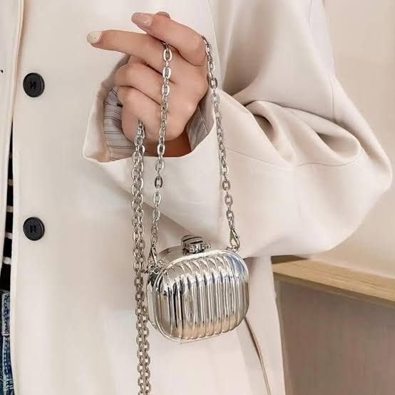 mini bucket clutch