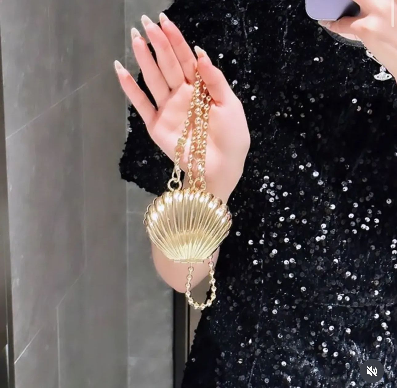 MINI SHELL CLUTCH PURSE