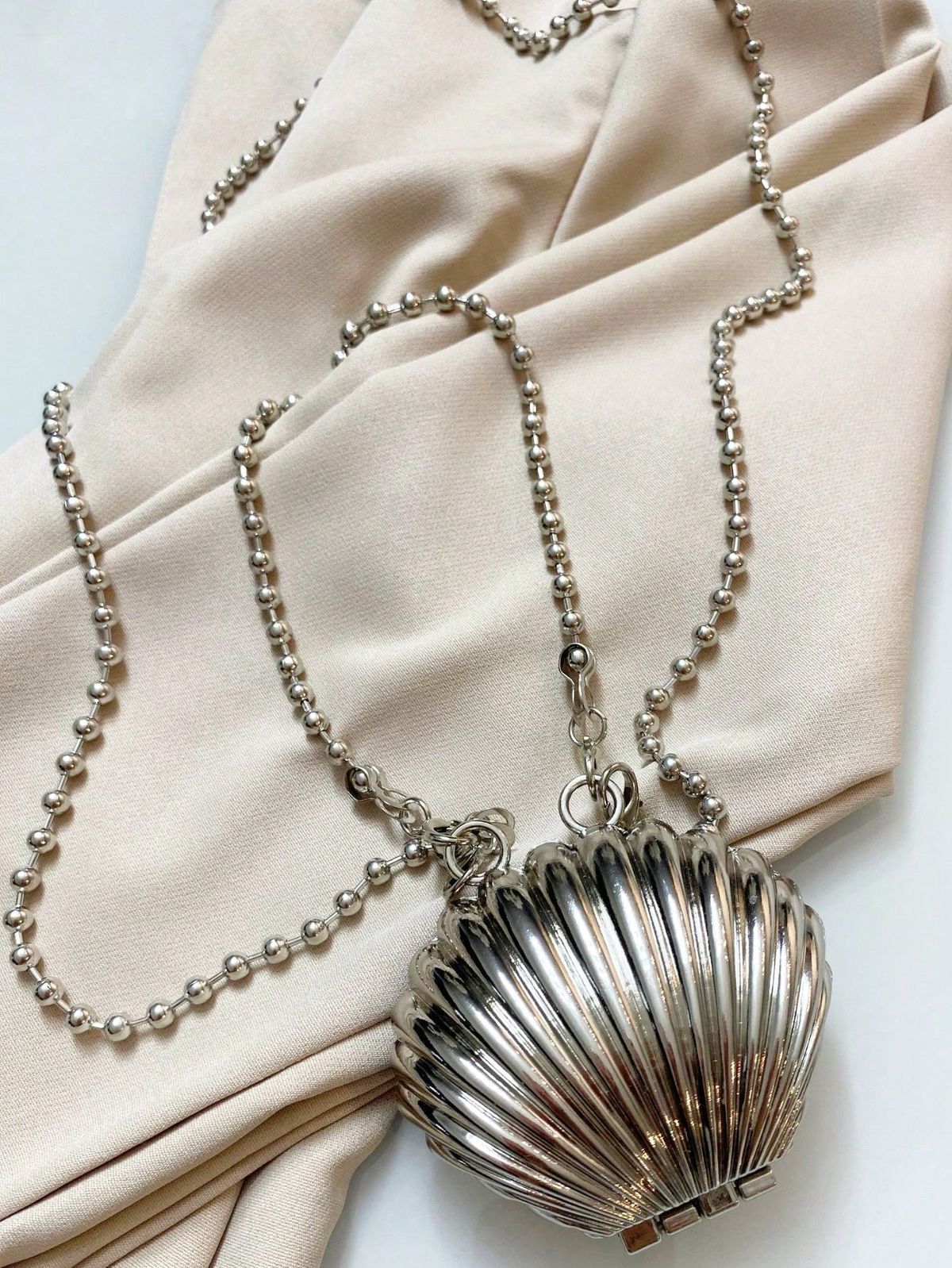 MINI SHELL CLUTCH PURSE
