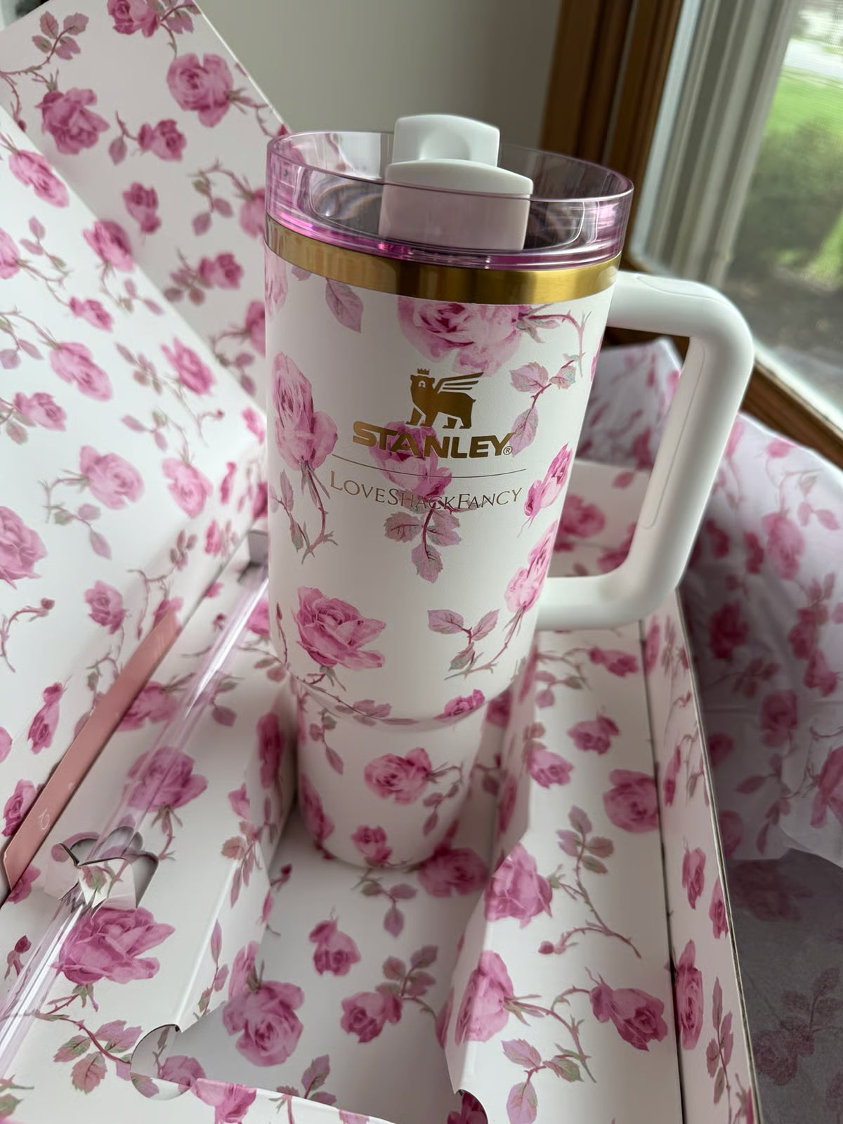 STANLEY LOVESHACK FANCY WHITE  PREMIUM PKGINNG