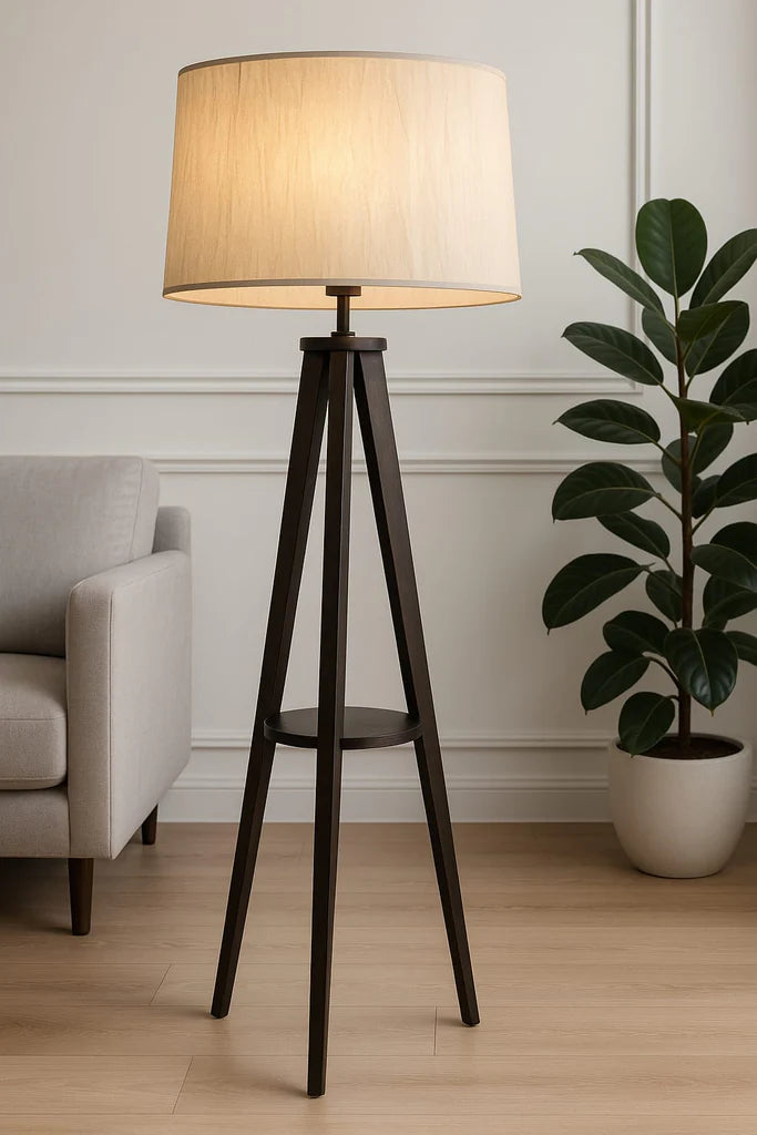 WOODEN TRIPOD LAMP
